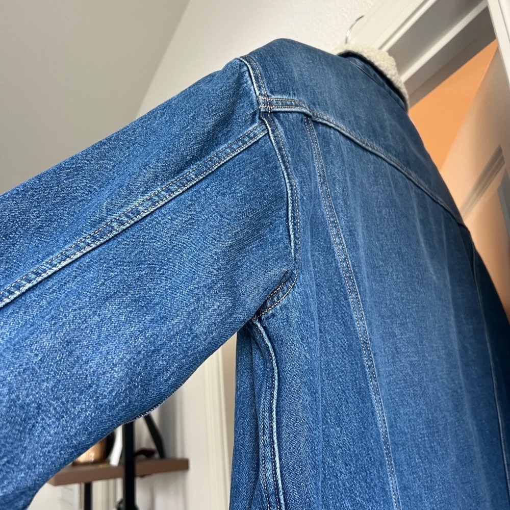 Levi's Classic Blue Denim Coat with Sherpa Lining NEVER WORN - Picture 7 of 7